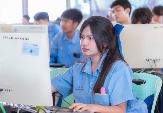 ภาพกิจกรรม  คณะวิทยาศาสตร์และเทคโนโลยี มหาวิทยาลัยราชภัฏกําแพงเพชร จัดกิจกรรมอบรมเชิงปฏิบัติการ เรื่อง การพัฒนาทักษะสะเต็ม ผ่าน Roblox ตามโครงการการพัฒนานวัตกรรมด้านสะเต็ม