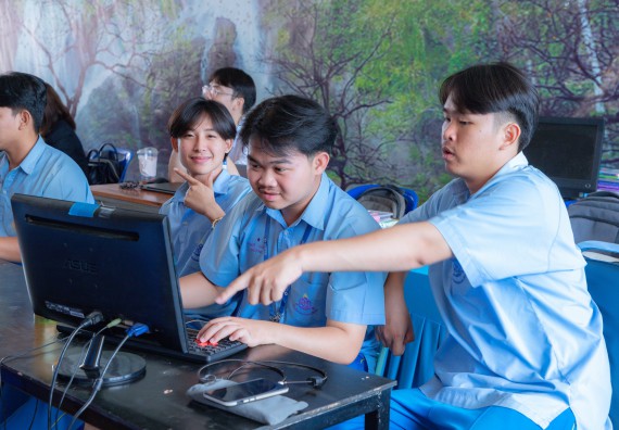 ภาพกิจกรรม  คณะวิทยาศาสตร์และเทคโนโลยี มหาวิทยาลัยราชภัฏกําแพงเพชร จัดกิจกรรมอบรมเชิงปฏิบัติการ เรื่อง การพัฒนาทักษะสะเต็ม ผ่าน Roblox ตามโครงการการพัฒนานวัตกรรมด้านสะเต็ม