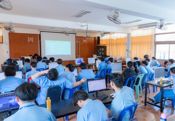 ภาพกิจกรรม  คณะวิทยาศาสตร์และเทคโนโลยี มหาวิทยาลัยราชภัฏกําแพงเพชร จัดกิจกรรมอบรมเชิงปฏิบัติการ เรื่อง การพัฒนาทักษะสะเต็ม ผ่าน Roblox ตามโครงการการพัฒนานวัตกรรมด้านสะเต็ม