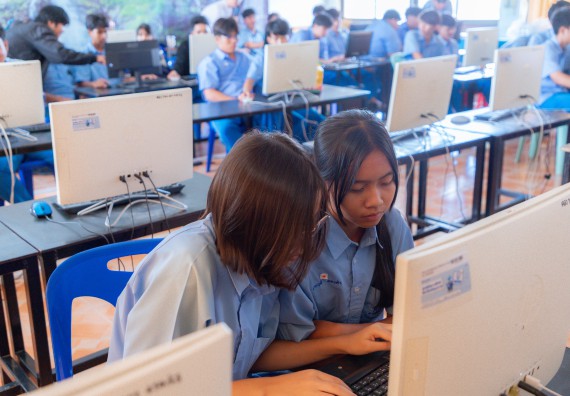 ภาพกิจกรรม  คณะวิทยาศาสตร์และเทคโนโลยี มหาวิทยาลัยราชภัฏกําแพงเพชร จัดกิจกรรมอบรมเชิงปฏิบัติการ เรื่อง การพัฒนาทักษะสะเต็ม ผ่าน Roblox ตามโครงการการพัฒนานวัตกรรมด้านสะเต็ม