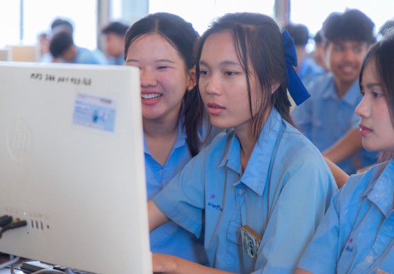 ภาพกิจกรรม  คณะวิทยาศาสตร์และเทคโนโลยี มหาวิทยาลัยราชภัฏกําแพงเพชร จัดกิจกรรมอบรมเชิงปฏิบัติการ เรื่อง การพัฒนาทักษะสะเต็ม ผ่าน Roblox ตามโครงการการพัฒนานวัตกรรมด้านสะเต็ม