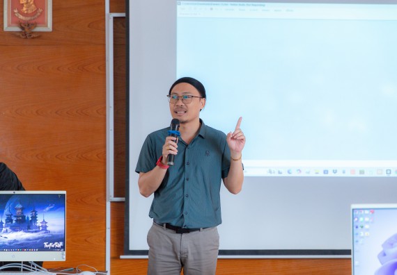 ภาพกิจกรรม  คณะวิทยาศาสตร์และเทคโนโลยี มหาวิทยาลัยราชภัฏกําแพงเพชร จัดกิจกรรมอบรมเชิงปฏิบัติการ เรื่อง การพัฒนาทักษะสะเต็ม ผ่าน Roblox ตามโครงการการพัฒนานวัตกรรมด้านสะเต็ม