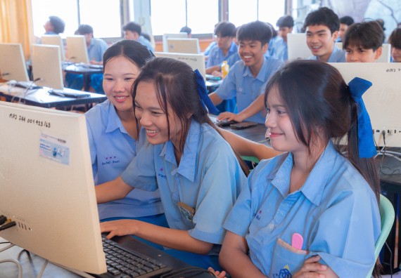 ภาพกิจกรรม  คณะวิทยาศาสตร์และเทคโนโลยี มหาวิทยาลัยราชภัฏกําแพงเพชร จัดกิจกรรมอบรมเชิงปฏิบัติการ เรื่อง การพัฒนาทักษะสะเต็ม ผ่าน Roblox ตามโครงการการพัฒนานวัตกรรมด้านสะเต็ม