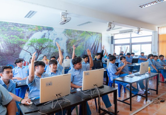 ภาพกิจกรรม  คณะวิทยาศาสตร์และเทคโนโลยี มหาวิทยาลัยราชภัฏกําแพงเพชร จัดกิจกรรมอบรมเชิงปฏิบัติการ เรื่อง การพัฒนาทักษะสะเต็ม ผ่าน Roblox ตามโครงการการพัฒนานวัตกรรมด้านสะเต็ม