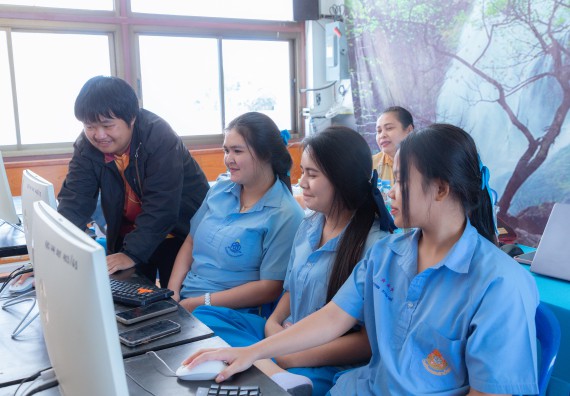 ภาพกิจกรรม  คณะวิทยาศาสตร์และเทคโนโลยี มหาวิทยาลัยราชภัฏกําแพงเพชร จัดกิจกรรมอบรมเชิงปฏิบัติการ เรื่อง การพัฒนาทักษะสะเต็ม ผ่าน Roblox ตามโครงการการพัฒนานวัตกรรมด้านสะเต็ม