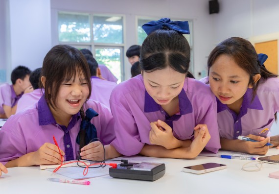 ภาพกิจกรรม คณะวิทยาศาสตร์และเทคโนโลยี มหาวิทยาลัยราชภัฏกำแพงเพชร ร่วมกับโรงเรียนคลองขลุงราษฎร์รังสรรค์ กำหนดจัดกิจกรรมค่ายบูรณาการวิทยาศาสตร์ คณิตศาสตร์และเทคโนโลยีเพื่อส่งเสริมนักเรียนในโครงการห้องเรียนพิเศษ (E-SMART) 