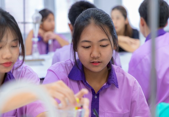 ภาพกิจกรรม คณะวิทยาศาสตร์และเทคโนโลยี มหาวิทยาลัยราชภัฏกำแพงเพชร ร่วมกับโรงเรียนคลองขลุงราษฎร์รังสรรค์ กำหนดจัดกิจกรรมค่ายบูรณาการวิทยาศาสตร์ คณิตศาสตร์และเทคโนโลยีเพื่อส่งเสริมนักเรียนในโครงการห้องเรียนพิเศษ (E-SMART) 