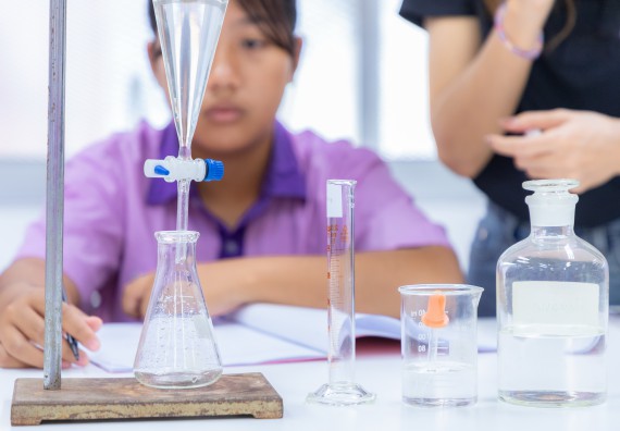 ภาพกิจกรรม คณะวิทยาศาสตร์และเทคโนโลยี มหาวิทยาลัยราชภัฏกำแพงเพชร ร่วมกับโรงเรียนคลองขลุงราษฎร์รังสรรค์ กำหนดจัดกิจกรรมค่ายบูรณาการวิทยาศาสตร์ คณิตศาสตร์และเทคโนโลยีเพื่อส่งเสริมนักเรียนในโครงการห้องเรียนพิเศษ (E-SMART) 