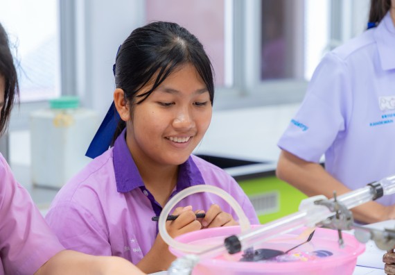 ภาพกิจกรรม คณะวิทยาศาสตร์และเทคโนโลยี มหาวิทยาลัยราชภัฏกำแพงเพชร ร่วมกับโรงเรียนคลองขลุงราษฎร์รังสรรค์ กำหนดจัดกิจกรรมค่ายบูรณาการวิทยาศาสตร์ คณิตศาสตร์และเทคโนโลยีเพื่อส่งเสริมนักเรียนในโครงการห้องเรียนพิเศษ (E-SMART) 