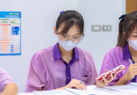 ภาพกิจกรรม คณะวิทยาศาสตร์และเทคโนโลยี มหาวิทยาลัยราชภัฏกำแพงเพชร ร่วมกับโรงเรียนคลองขลุงราษฎร์รังสรรค์ กำหนดจัดกิจกรรมค่ายบูรณาการวิทยาศาสตร์ คณิตศาสตร์และเทคโนโลยีเพื่อส่งเสริมนักเรียนในโครงการห้องเรียนพิเศษ (E-SMART) 