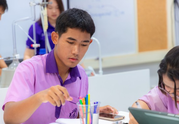 ภาพกิจกรรม คณะวิทยาศาสตร์และเทคโนโลยี มหาวิทยาลัยราชภัฏกำแพงเพชร ร่วมกับโรงเรียนคลองขลุงราษฎร์รังสรรค์ กำหนดจัดกิจกรรมค่ายบูรณาการวิทยาศาสตร์ คณิตศาสตร์และเทคโนโลยีเพื่อส่งเสริมนักเรียนในโครงการห้องเรียนพิเศษ (E-SMART) 