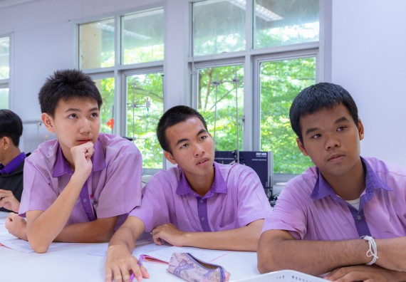 ภาพกิจกรรม คณะวิทยาศาสตร์และเทคโนโลยี มหาวิทยาลัยราชภัฏกำแพงเพชร ร่วมกับโรงเรียนคลองขลุงราษฎร์รังสรรค์ กำหนดจัดกิจกรรมค่ายบูรณาการวิทยาศาสตร์ คณิตศาสตร์และเทคโนโลยีเพื่อส่งเสริมนักเรียนในโครงการห้องเรียนพิเศษ (E-SMART) 