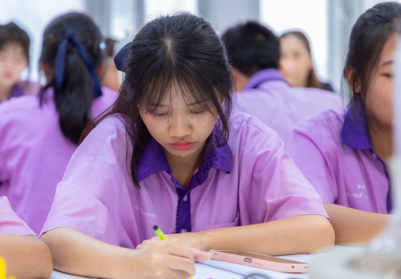 ภาพกิจกรรม คณะวิทยาศาสตร์และเทคโนโลยี มหาวิทยาลัยราชภัฏกำแพงเพชร ร่วมกับโรงเรียนคลองขลุงราษฎร์รังสรรค์ กำหนดจัดกิจกรรมค่ายบูรณาการวิทยาศาสตร์ คณิตศาสตร์และเทคโนโลยีเพื่อส่งเสริมนักเรียนในโครงการห้องเรียนพิเศษ (E-SMART) 