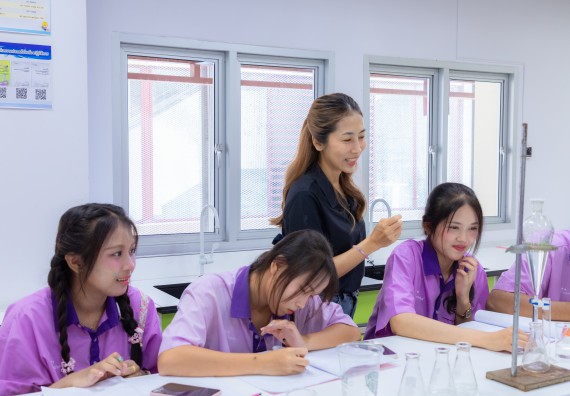 ภาพกิจกรรม คณะวิทยาศาสตร์และเทคโนโลยี มหาวิทยาลัยราชภัฏกำแพงเพชร ร่วมกับโรงเรียนคลองขลุงราษฎร์รังสรรค์ กำหนดจัดกิจกรรมค่ายบูรณาการวิทยาศาสตร์ คณิตศาสตร์และเทคโนโลยีเพื่อส่งเสริมนักเรียนในโครงการห้องเรียนพิเศษ (E-SMART) 