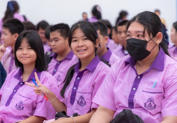 ภาพกิจกรรม คณะวิทยาศาสตร์และเทคโนโลยี มหาวิทยาลัยราชภัฏกำแพงเพชร ร่วมกับโรงเรียนคลองขลุงราษฎร์รังสรรค์ กำหนดจัดกิจกรรมค่ายบูรณาการวิทยาศาสตร์ คณิตศาสตร์และเทคโนโลยีเพื่อส่งเสริมนักเรียนในโครงการห้องเรียนพิเศษ (E-SMART) 