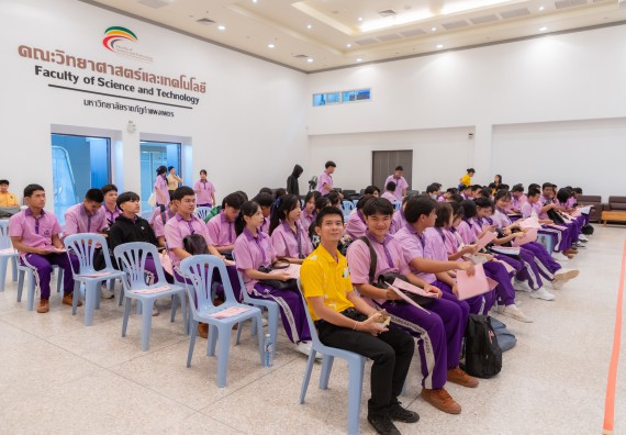 ภาพกิจกรรม คณะวิทยาศาสตร์และเทคโนโลยี มหาวิทยาลัยราชภัฏกำแพงเพชร ร่วมกับโรงเรียนคลองขลุงราษฎร์รังสรรค์ กำหนดจัดกิจกรรมค่ายบูรณาการวิทยาศาสตร์ คณิตศาสตร์และเทคโนโลยีเพื่อส่งเสริมนักเรียนในโครงการห้องเรียนพิเศษ (E-SMART) 