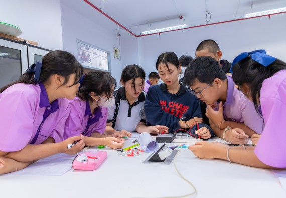 ภาพกิจกรรม คณะวิทยาศาสตร์และเทคโนโลยี มหาวิทยาลัยราชภัฏกำแพงเพชร ร่วมกับโรงเรียนคลองขลุงราษฎร์รังสรรค์ กำหนดจัดกิจกรรมค่ายบูรณาการวิทยาศาสตร์ คณิตศาสตร์และเทคโนโลยีเพื่อส่งเสริมนักเรียนในโครงการห้องเรียนพิเศษ (E-SMART) 