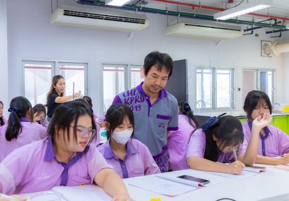 ภาพกิจกรรม คณะวิทยาศาสตร์และเทคโนโลยี มหาวิทยาลัยราชภัฏกำแพงเพชร ร่วมกับโรงเรียนคลองขลุงราษฎร์รังสรรค์ กำหนดจัดกิจกรรมค่ายบูรณาการวิทยาศาสตร์ คณิตศาสตร์และเทคโนโลยีเพื่อส่งเสริมนักเรียนในโครงการห้องเรียนพิเศษ (E-SMART) 