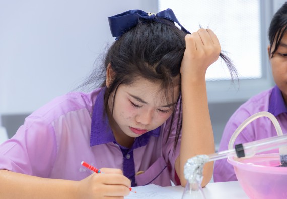 ภาพกิจกรรม คณะวิทยาศาสตร์และเทคโนโลยี มหาวิทยาลัยราชภัฏกำแพงเพชร ร่วมกับโรงเรียนคลองขลุงราษฎร์รังสรรค์ กำหนดจัดกิจกรรมค่ายบูรณาการวิทยาศาสตร์ คณิตศาสตร์และเทคโนโลยีเพื่อส่งเสริมนักเรียนในโครงการห้องเรียนพิเศษ (E-SMART) 