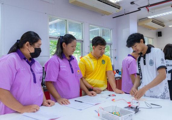 ภาพกิจกรรม คณะวิทยาศาสตร์และเทคโนโลยี มหาวิทยาลัยราชภัฏกำแพงเพชร ร่วมกับโรงเรียนคลองขลุงราษฎร์รังสรรค์ กำหนดจัดกิจกรรมค่ายบูรณาการวิทยาศาสตร์ คณิตศาสตร์และเทคโนโลยีเพื่อส่งเสริมนักเรียนในโครงการห้องเรียนพิเศษ (E-SMART) 