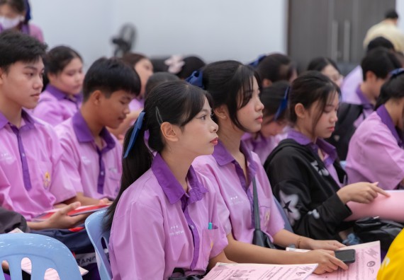 ภาพกิจกรรม คณะวิทยาศาสตร์และเทคโนโลยี มหาวิทยาลัยราชภัฏกำแพงเพชร ร่วมกับโรงเรียนคลองขลุงราษฎร์รังสรรค์ กำหนดจัดกิจกรรมค่ายบูรณาการวิทยาศาสตร์ คณิตศาสตร์และเทคโนโลยีเพื่อส่งเสริมนักเรียนในโครงการห้องเรียนพิเศษ (E-SMART) 