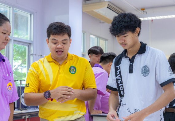 ภาพกิจกรรม คณะวิทยาศาสตร์และเทคโนโลยี มหาวิทยาลัยราชภัฏกำแพงเพชร ร่วมกับโรงเรียนคลองขลุงราษฎร์รังสรรค์ กำหนดจัดกิจกรรมค่ายบูรณาการวิทยาศาสตร์ คณิตศาสตร์และเทคโนโลยีเพื่อส่งเสริมนักเรียนในโครงการห้องเรียนพิเศษ (E-SMART) 