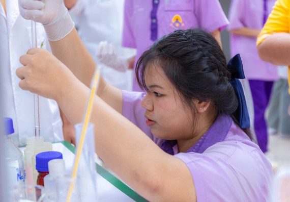 ภาพกิจกรรม คณะวิทยาศาสตร์และเทคโนโลยี มหาวิทยาลัยราชภัฏกำแพงเพชร ร่วมกับโรงเรียนคลองขลุงราษฎร์รังสรรค์ กำหนดจัดกิจกรรมค่ายบูรณาการวิทยาศาสตร์ คณิตศาสตร์และเทคโนโลยีเพื่อส่งเสริมนักเรียนในโครงการห้องเรียนพิเศษ (E-SMART) 