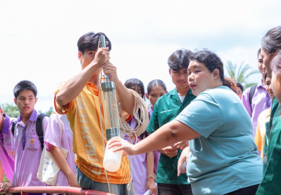 ภาพกิจกรรม คณะวิทยาศาสตร์และเทคโนโลยี มหาวิทยาลัยราชภัฏกำแพงเพชร ร่วมกับโรงเรียนคลองขลุงราษฎร์รังสรรค์ กำหนดจัดกิจกรรมค่ายบูรณาการวิทยาศาสตร์ คณิตศาสตร์และเทคโนโลยีเพื่อส่งเสริมนักเรียนในโครงการห้องเรียนพิเศษ (E-SMART) 