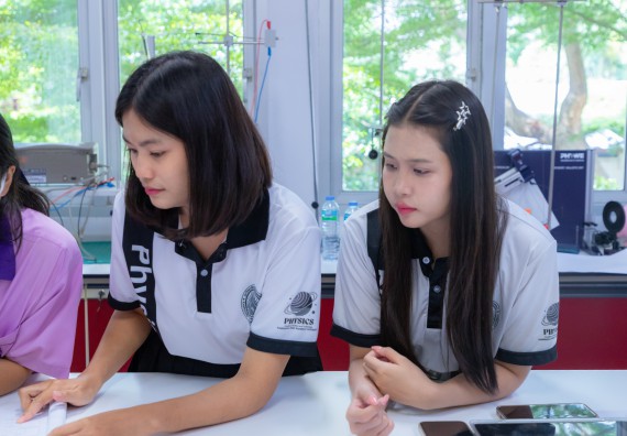 ภาพกิจกรรม คณะวิทยาศาสตร์และเทคโนโลยี มหาวิทยาลัยราชภัฏกำแพงเพชร ร่วมกับโรงเรียนคลองขลุงราษฎร์รังสรรค์ กำหนดจัดกิจกรรมค่ายบูรณาการวิทยาศาสตร์ คณิตศาสตร์และเทคโนโลยีเพื่อส่งเสริมนักเรียนในโครงการห้องเรียนพิเศษ (E-SMART) 