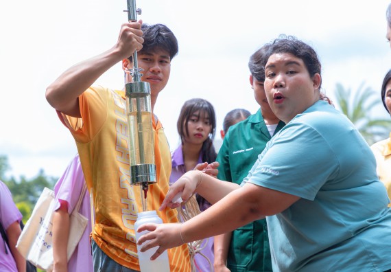 ภาพกิจกรรม คณะวิทยาศาสตร์และเทคโนโลยี มหาวิทยาลัยราชภัฏกำแพงเพชร ร่วมกับโรงเรียนคลองขลุงราษฎร์รังสรรค์ กำหนดจัดกิจกรรมค่ายบูรณาการวิทยาศาสตร์ คณิตศาสตร์และเทคโนโลยีเพื่อส่งเสริมนักเรียนในโครงการห้องเรียนพิเศษ (E-SMART) 