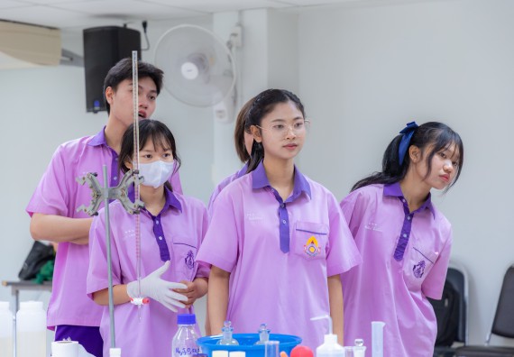 ภาพกิจกรรม คณะวิทยาศาสตร์และเทคโนโลยี มหาวิทยาลัยราชภัฏกำแพงเพชร ร่วมกับโรงเรียนคลองขลุงราษฎร์รังสรรค์ กำหนดจัดกิจกรรมค่ายบูรณาการวิทยาศาสตร์ คณิตศาสตร์และเทคโนโลยีเพื่อส่งเสริมนักเรียนในโครงการห้องเรียนพิเศษ (E-SMART) 