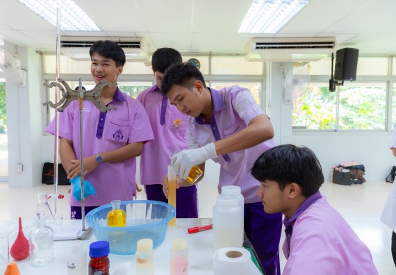 ภาพกิจกรรม คณะวิทยาศาสตร์และเทคโนโลยี มหาวิทยาลัยราชภัฏกำแพงเพชร ร่วมกับโรงเรียนคลองขลุงราษฎร์รังสรรค์ กำหนดจัดกิจกรรมค่ายบูรณาการวิทยาศาสตร์ คณิตศาสตร์และเทคโนโลยีเพื่อส่งเสริมนักเรียนในโครงการห้องเรียนพิเศษ (E-SMART) 