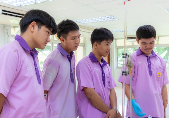 ภาพกิจกรรม คณะวิทยาศาสตร์และเทคโนโลยี มหาวิทยาลัยราชภัฏกำแพงเพชร ร่วมกับโรงเรียนคลองขลุงราษฎร์รังสรรค์ กำหนดจัดกิจกรรมค่ายบูรณาการวิทยาศาสตร์ คณิตศาสตร์และเทคโนโลยีเพื่อส่งเสริมนักเรียนในโครงการห้องเรียนพิเศษ (E-SMART) 