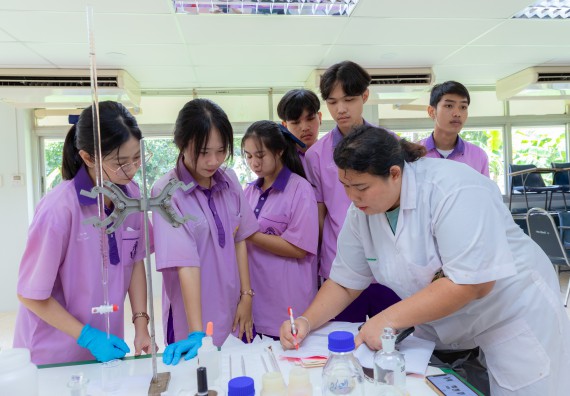 ภาพกิจกรรม คณะวิทยาศาสตร์และเทคโนโลยี มหาวิทยาลัยราชภัฏกำแพงเพชร ร่วมกับโรงเรียนคลองขลุงราษฎร์รังสรรค์ กำหนดจัดกิจกรรมค่ายบูรณาการวิทยาศาสตร์ คณิตศาสตร์และเทคโนโลยีเพื่อส่งเสริมนักเรียนในโครงการห้องเรียนพิเศษ (E-SMART) 