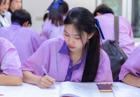 ภาพกิจกรรม คณะวิทยาศาสตร์และเทคโนโลยี มหาวิทยาลัยราชภัฏกำแพงเพชร ร่วมกับโรงเรียนคลองขลุงราษฎร์รังสรรค์ กำหนดจัดกิจกรรมค่ายบูรณาการวิทยาศาสตร์ คณิตศาสตร์และเทคโนโลยีเพื่อส่งเสริมนักเรียนในโครงการห้องเรียนพิเศษ (E-SMART) 