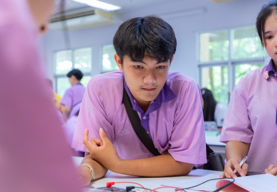 ภาพกิจกรรม คณะวิทยาศาสตร์และเทคโนโลยี มหาวิทยาลัยราชภัฏกำแพงเพชร ร่วมกับโรงเรียนคลองขลุงราษฎร์รังสรรค์ กำหนดจัดกิจกรรมค่ายบูรณาการวิทยาศาสตร์ คณิตศาสตร์และเทคโนโลยีเพื่อส่งเสริมนักเรียนในโครงการห้องเรียนพิเศษ (E-SMART) 