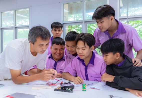 ภาพกิจกรรม คณะวิทยาศาสตร์และเทคโนโลยี มหาวิทยาลัยราชภัฏกำแพงเพชร ร่วมกับโรงเรียนคลองขลุงราษฎร์รังสรรค์ กำหนดจัดกิจกรรมค่ายบูรณาการวิทยาศาสตร์ คณิตศาสตร์และเทคโนโลยีเพื่อส่งเสริมนักเรียนในโครงการห้องเรียนพิเศษ (E-SMART) 