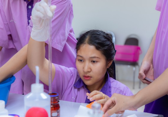 ภาพกิจกรรม คณะวิทยาศาสตร์และเทคโนโลยี มหาวิทยาลัยราชภัฏกำแพงเพชร ร่วมกับโรงเรียนคลองขลุงราษฎร์รังสรรค์ กำหนดจัดกิจกรรมค่ายบูรณาการวิทยาศาสตร์ คณิตศาสตร์และเทคโนโลยีเพื่อส่งเสริมนักเรียนในโครงการห้องเรียนพิเศษ (E-SMART) 