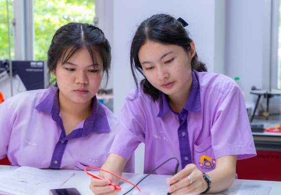 ภาพกิจกรรม คณะวิทยาศาสตร์และเทคโนโลยี มหาวิทยาลัยราชภัฏกำแพงเพชร ร่วมกับโรงเรียนคลองขลุงราษฎร์รังสรรค์ กำหนดจัดกิจกรรมค่ายบูรณาการวิทยาศาสตร์ คณิตศาสตร์และเทคโนโลยีเพื่อส่งเสริมนักเรียนในโครงการห้องเรียนพิเศษ (E-SMART) 