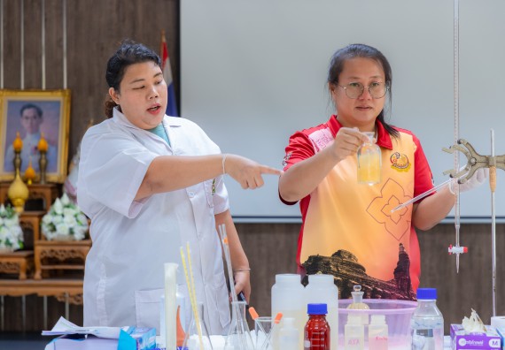 ภาพกิจกรรม คณะวิทยาศาสตร์และเทคโนโลยี มหาวิทยาลัยราชภัฏกำแพงเพชร ร่วมกับโรงเรียนคลองขลุงราษฎร์รังสรรค์ กำหนดจัดกิจกรรมค่ายบูรณาการวิทยาศาสตร์ คณิตศาสตร์และเทคโนโลยีเพื่อส่งเสริมนักเรียนในโครงการห้องเรียนพิเศษ (E-SMART) 