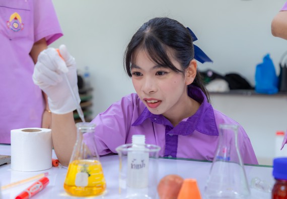 ภาพกิจกรรม คณะวิทยาศาสตร์และเทคโนโลยี มหาวิทยาลัยราชภัฏกำแพงเพชร ร่วมกับโรงเรียนคลองขลุงราษฎร์รังสรรค์ กำหนดจัดกิจกรรมค่ายบูรณาการวิทยาศาสตร์ คณิตศาสตร์และเทคโนโลยีเพื่อส่งเสริมนักเรียนในโครงการห้องเรียนพิเศษ (E-SMART) 