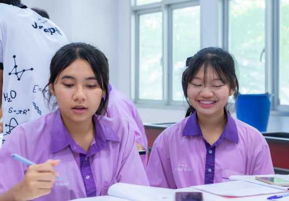 ภาพกิจกรรม คณะวิทยาศาสตร์และเทคโนโลยี มหาวิทยาลัยราชภัฏกำแพงเพชร ร่วมกับโรงเรียนคลองขลุงราษฎร์รังสรรค์ กำหนดจัดกิจกรรมค่ายบูรณาการวิทยาศาสตร์ คณิตศาสตร์และเทคโนโลยีเพื่อส่งเสริมนักเรียนในโครงการห้องเรียนพิเศษ (E-SMART) 