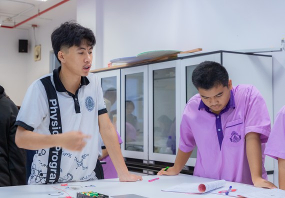 ภาพกิจกรรม คณะวิทยาศาสตร์และเทคโนโลยี มหาวิทยาลัยราชภัฏกำแพงเพชร ร่วมกับโรงเรียนคลองขลุงราษฎร์รังสรรค์ กำหนดจัดกิจกรรมค่ายบูรณาการวิทยาศาสตร์ คณิตศาสตร์และเทคโนโลยีเพื่อส่งเสริมนักเรียนในโครงการห้องเรียนพิเศษ (E-SMART) 