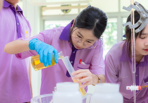 ภาพกิจกรรม คณะวิทยาศาสตร์และเทคโนโลยี มหาวิทยาลัยราชภัฏกำแพงเพชร ร่วมกับโรงเรียนคลองขลุงราษฎร์รังสรรค์ กำหนดจัดกิจกรรมค่ายบูรณาการวิทยาศาสตร์ คณิตศาสตร์และเทคโนโลยีเพื่อส่งเสริมนักเรียนในโครงการห้องเรียนพิเศษ (E-SMART) 