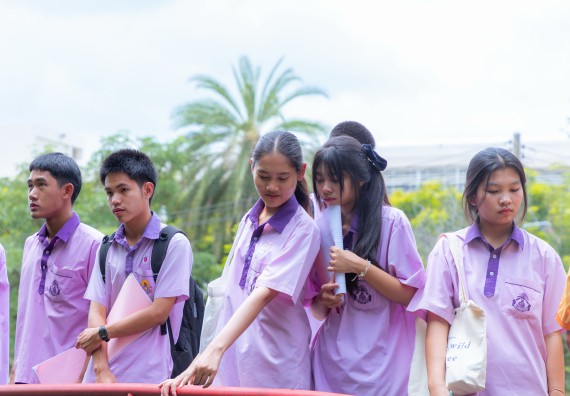 ภาพกิจกรรม คณะวิทยาศาสตร์และเทคโนโลยี มหาวิทยาลัยราชภัฏกำแพงเพชร ร่วมกับโรงเรียนคลองขลุงราษฎร์รังสรรค์ กำหนดจัดกิจกรรมค่ายบูรณาการวิทยาศาสตร์ คณิตศาสตร์และเทคโนโลยีเพื่อส่งเสริมนักเรียนในโครงการห้องเรียนพิเศษ (E-SMART) 