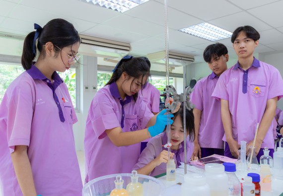 ภาพกิจกรรม คณะวิทยาศาสตร์และเทคโนโลยี มหาวิทยาลัยราชภัฏกำแพงเพชร ร่วมกับโรงเรียนคลองขลุงราษฎร์รังสรรค์ กำหนดจัดกิจกรรมค่ายบูรณาการวิทยาศาสตร์ คณิตศาสตร์และเทคโนโลยีเพื่อส่งเสริมนักเรียนในโครงการห้องเรียนพิเศษ (E-SMART) 