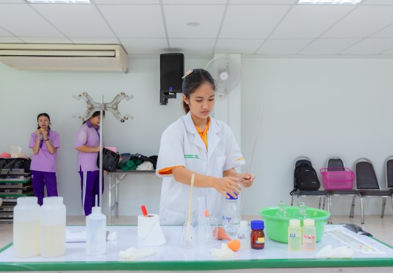 ภาพกิจกรรม คณะวิทยาศาสตร์และเทคโนโลยี มหาวิทยาลัยราชภัฏกำแพงเพชร ร่วมกับโรงเรียนคลองขลุงราษฎร์รังสรรค์ กำหนดจัดกิจกรรมค่ายบูรณาการวิทยาศาสตร์ คณิตศาสตร์และเทคโนโลยีเพื่อส่งเสริมนักเรียนในโครงการห้องเรียนพิเศษ (E-SMART) 