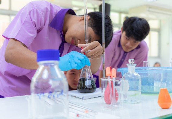 ภาพกิจกรรม คณะวิทยาศาสตร์และเทคโนโลยี มหาวิทยาลัยราชภัฏกำแพงเพชร ร่วมกับโรงเรียนคลองขลุงราษฎร์รังสรรค์ กำหนดจัดกิจกรรมค่ายบูรณาการวิทยาศาสตร์ คณิตศาสตร์และเทคโนโลยีเพื่อส่งเสริมนักเรียนในโครงการห้องเรียนพิเศษ (E-SMART) 