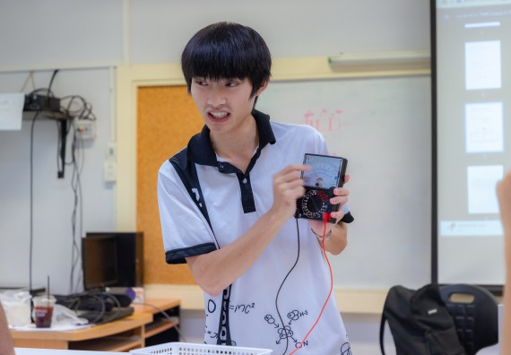 ภาพกิจกรรม คณะวิทยาศาสตร์และเทคโนโลยี มหาวิทยาลัยราชภัฏกำแพงเพชร ร่วมกับโรงเรียนคลองขลุงราษฎร์รังสรรค์ กำหนดจัดกิจกรรมค่ายบูรณาการวิทยาศาสตร์ คณิตศาสตร์และเทคโนโลยีเพื่อส่งเสริมนักเรียนในโครงการห้องเรียนพิเศษ (E-SMART) 