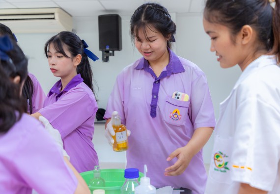 ภาพกิจกรรม คณะวิทยาศาสตร์และเทคโนโลยี มหาวิทยาลัยราชภัฏกำแพงเพชร ร่วมกับโรงเรียนคลองขลุงราษฎร์รังสรรค์ กำหนดจัดกิจกรรมค่ายบูรณาการวิทยาศาสตร์ คณิตศาสตร์และเทคโนโลยีเพื่อส่งเสริมนักเรียนในโครงการห้องเรียนพิเศษ (E-SMART) 